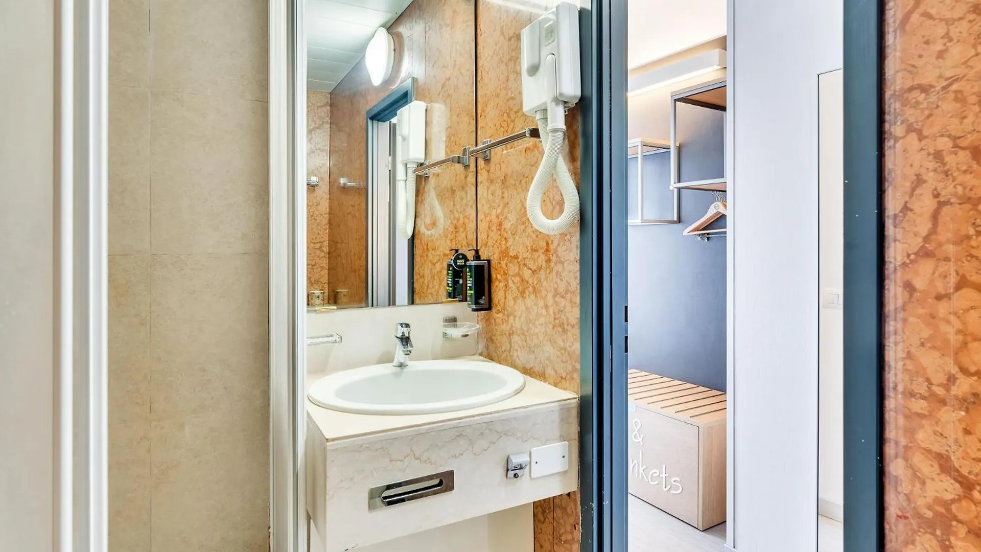 ***  B&B Hotel Milano Aosta Italy