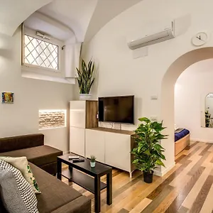 https://fresh-house-navona.it-romehotels.com